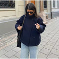 Veste Courte à Col Montant et Boutons Femme