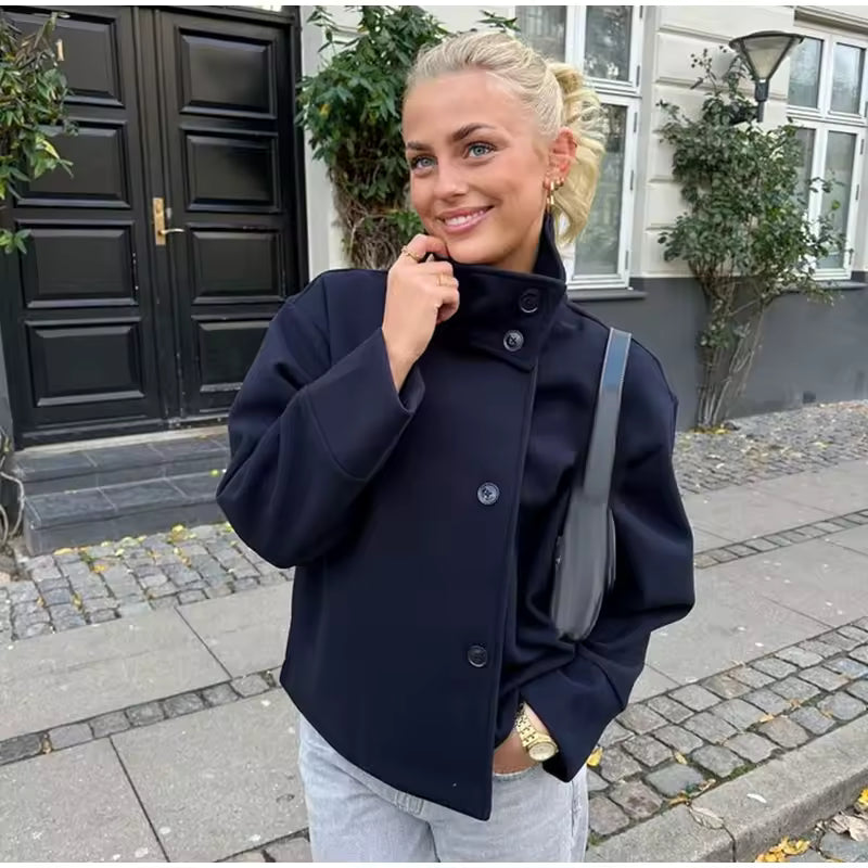 Veste Courte à Col Montant et Boutons Femme