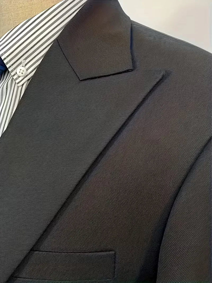 Costume Avec Gilet Croisé Et Revers Pointus Homme