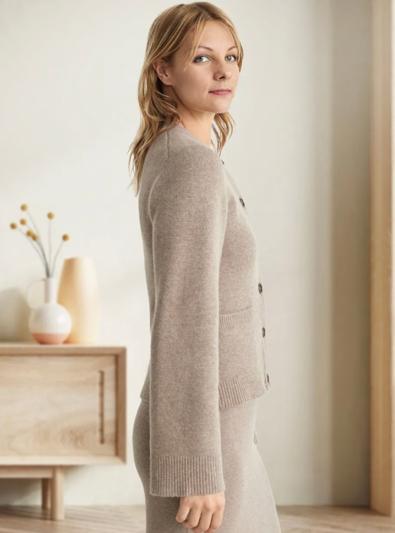 Gilet Boutonné à Col Rond et Poches Femme