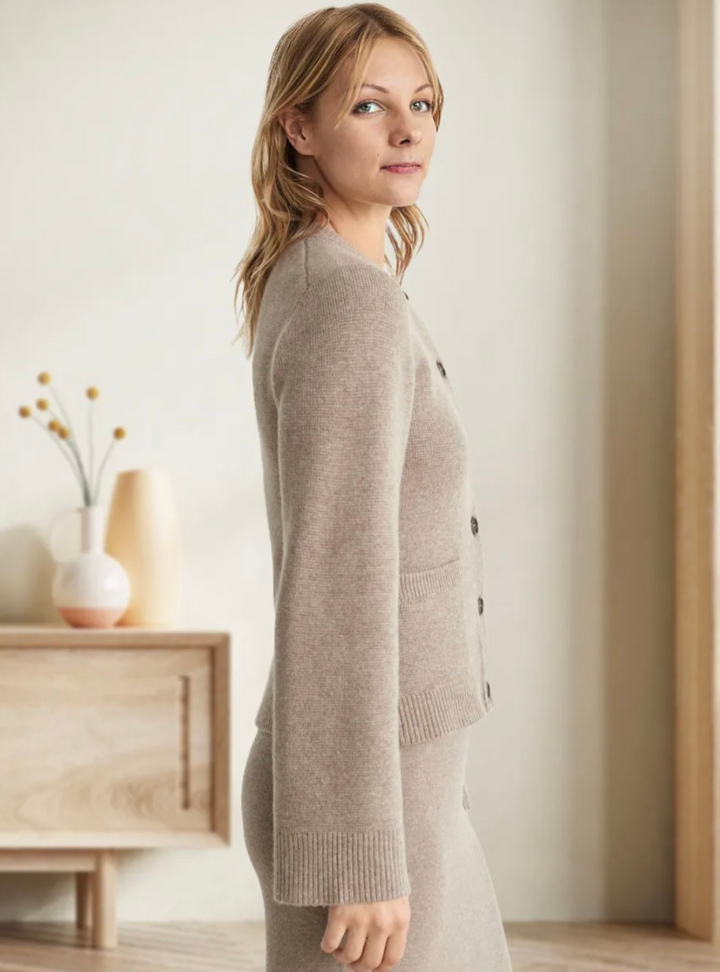 Gilet Boutonné à Col Rond et Poches Femme