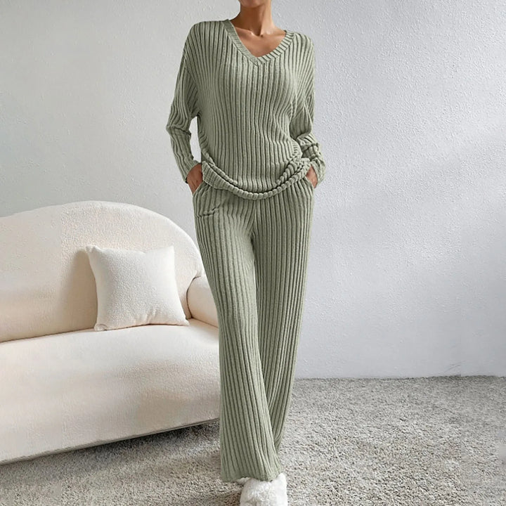Ensemble Maille Col V et Pantalon Large Femme