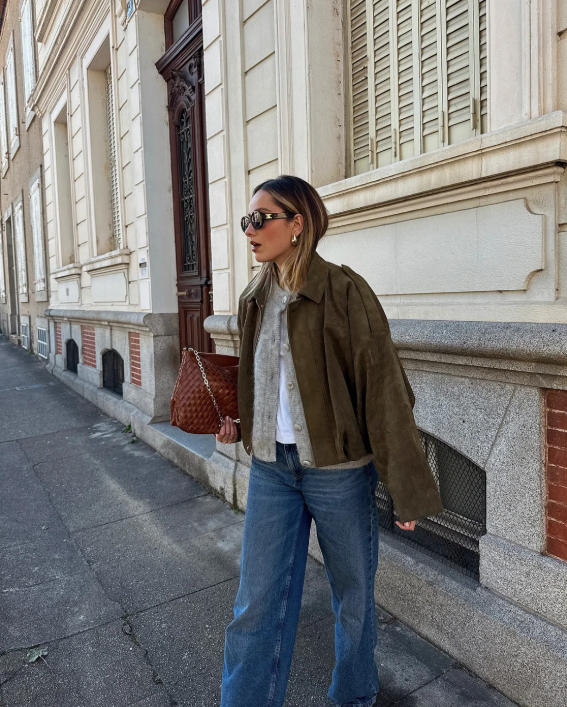 Veste Courte à Col Classique Femme