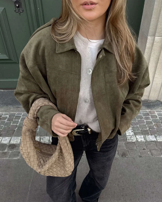 Veste Courte à Col Classique Femme