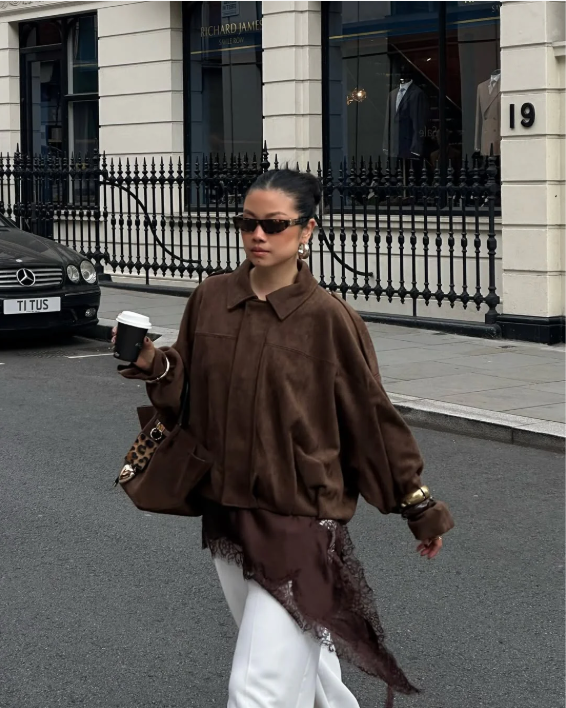 Veste Courte à Col Classique Femme