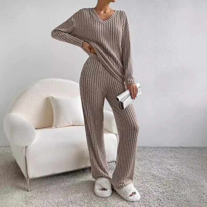 Ensemble Maille Col V et Pantalon Large Femme
