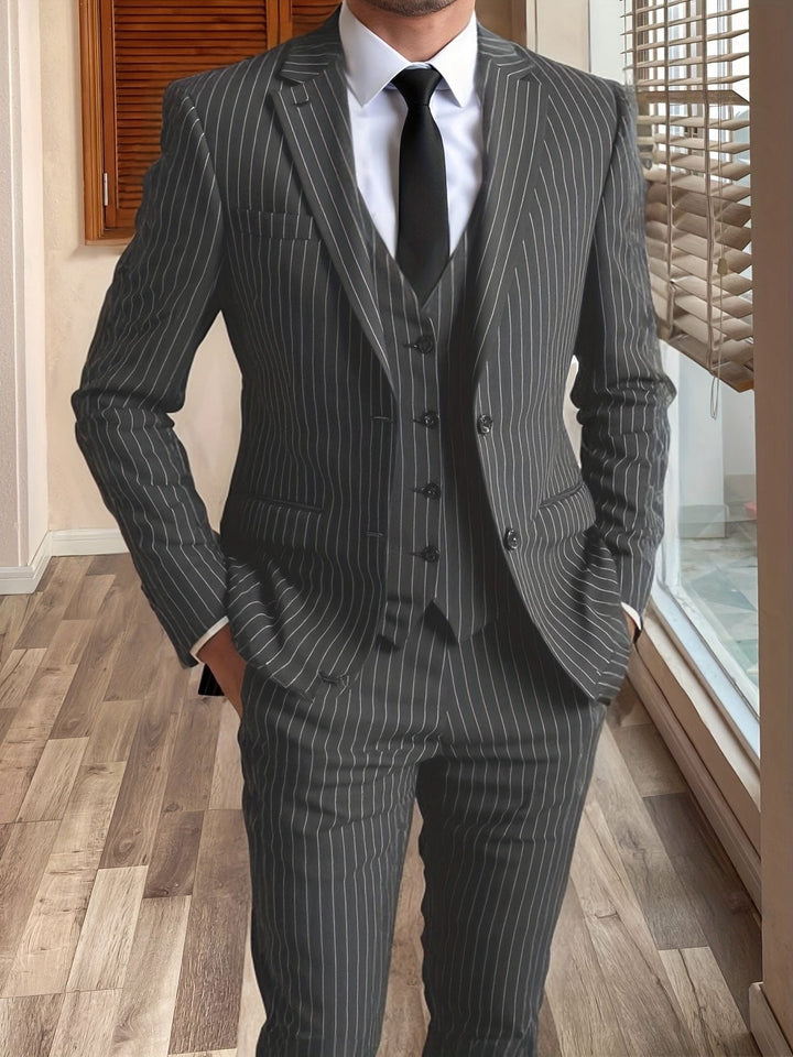 Costume Trois Pièces à Rayures Homme
